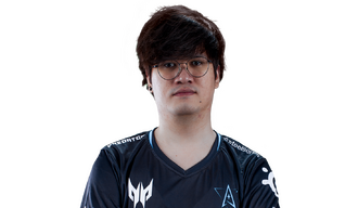 Holo eyyou Player Sticker - TI 2022